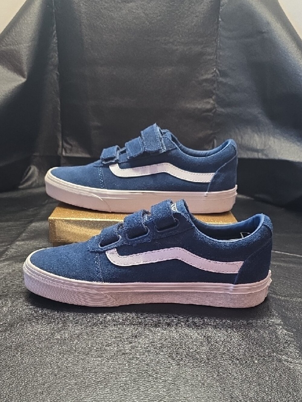 Womens Sz. 8 Vans Navy Blue Suede Velcro Sneakers - Picture 2 of 6